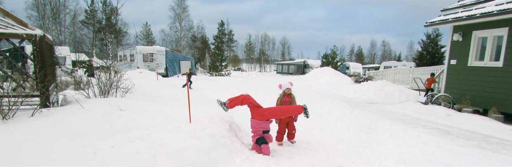 Hurjat laskiaiset Hietsussa Laskiaisviikonloppu Hietasaaressa oli vaihteleva ainakin sään suhteen. Perjantaina oli aurinkolasikelit.