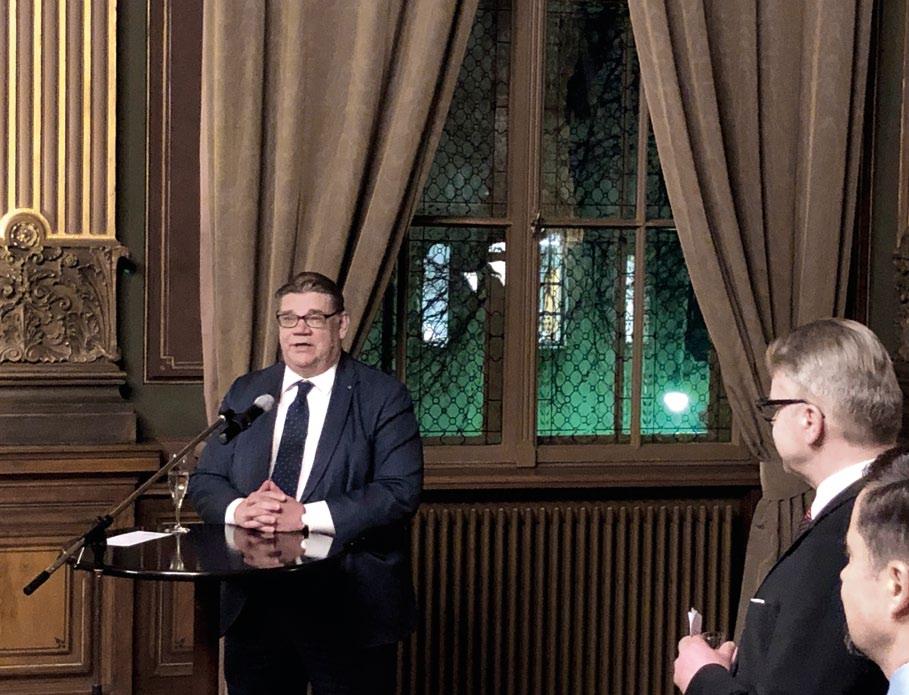 Ulkoministeri Timo Soini ja useat muut kansanedustajat sekä eri alojen vaikuttajat kohtasivat jälleen Sanan, rukouksen, musiikin ja verkottumisen merkeissä.