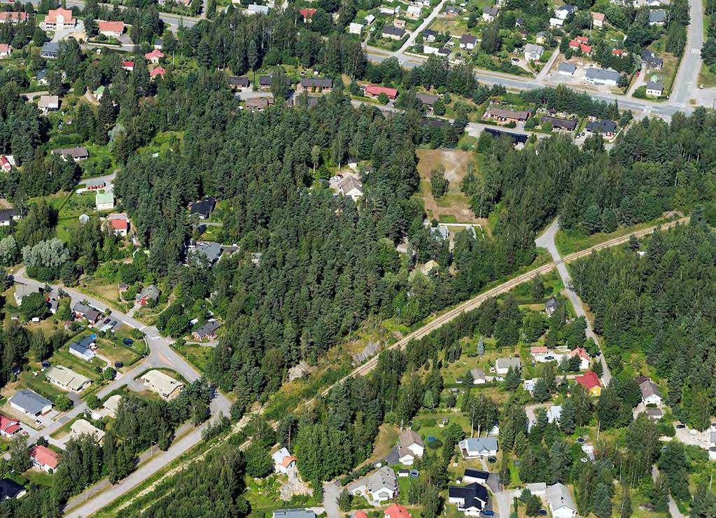Selostus A-2749 7 (19) 3 LÄHTÖKOHDAT 3.1 Selvitys suunnittelualueen oloista 3.1.1 Yleiskuvaus Suunnittelualue sijaitsee Kunnaksen kaupunginosassa Mäntymäen pientaloalueella noin kahdeksan Lahden keskustasta koilliseen.