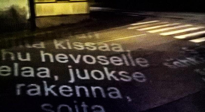SATA KOHTAAMISTA Vuonna 2016 alkaneen Sata kohtaamista -projektin aikana taiteilijat ja kuntalaiset kohtasivat muun muassa nuorisotaloilla, tansseissa, saaristossa, kirjastoissa, torilla ja