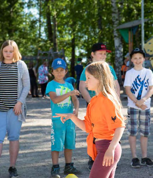 Tavoitteena aktiivisemmat ja viihtyisämmät koulupäivät Liikkuvan koulun alkuperäisenä tavoitteena oli jalkauttaa kouluikäisten liikuntasuositus (opetusministeriö & Nuori Suomi ry 2008) kaikkiin
