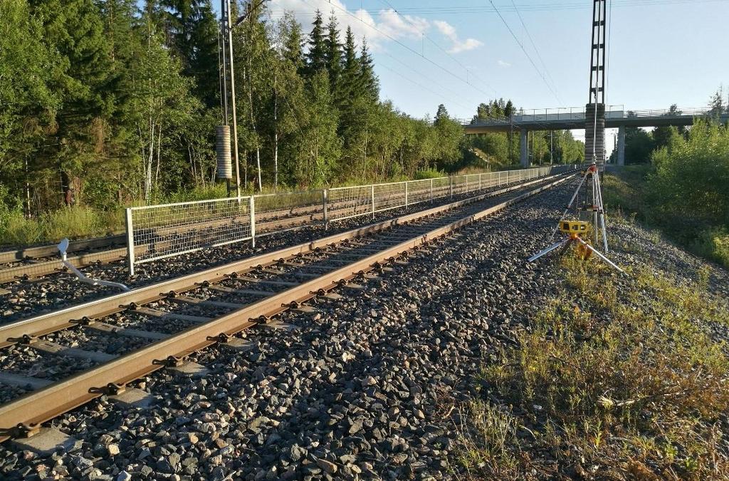 67 kohteissa. HSF-L & Vahvistusantenni Kulmaheijastin RSK-R (Tutka) Kuva 31. Tulokynnys asennettuna ja käyttövalmiina.