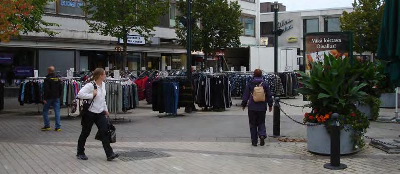 Imatran kevyen liikenteen verkko on varsin kattava, mutta sen laadussa on parantamisen varaa. Kaikesta viihtyisyydestään huolimatta kävelykeskustan alue on osin vanhentunut.