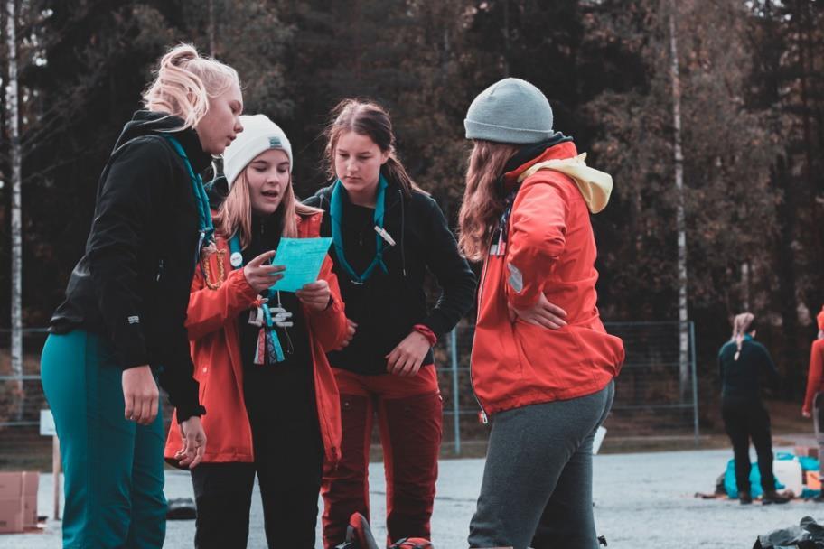 Vuodenpäästä olen: Mitä toivoisin vuoden päästä tapahtuvan itselleni? Millaiseksi kehityn? Kolmen vuoden päästä olen: Jokaiseen kohtaan, tarpojat vastaavat seuraaviin kysymyksiin. Minkälainen olen?