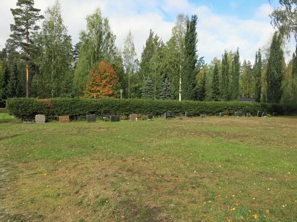 Haudat ovat keskitetty sepelikäytävän läheisyyteen kuudelle eri riville. Hautaukset on aloitettu 1918 ja alueella on 416 hautasijaa, joista 99 on hauta ja muistomerkki. Näistä on inventoitu 5 hautaa.