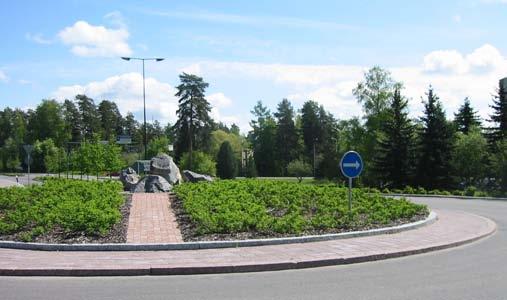 2.4 Liikenne Liikenteen ongelmina esiin ovat nousseet Helsingintiellä esiintyvät, sujuvuuteen ja kevyen liikenteen turvallisuuteen liittyvät paikalliset ongelmat.