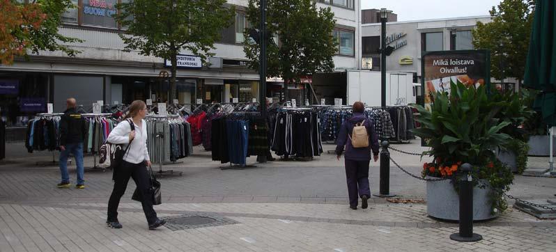 Talvisin alue ei ole houkutteleva kävely-ympäristö. Kävelykeskustassa ei ole selkeästi merkittyjä, keskustan läpi jatkuvia, kävely- ja pyöräreittejä.