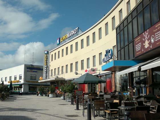 ja OP:n ja Buttenhoffin galleriakeskusta kohden.