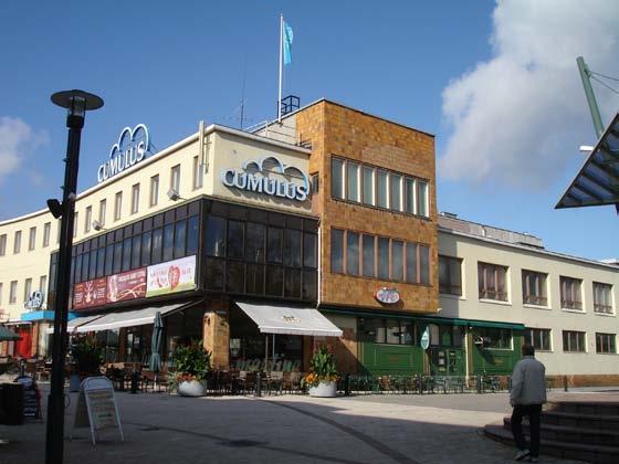 kiinteistöön esimerkiksi ravintola- ja kauppahallimaista liiketoimintaa.