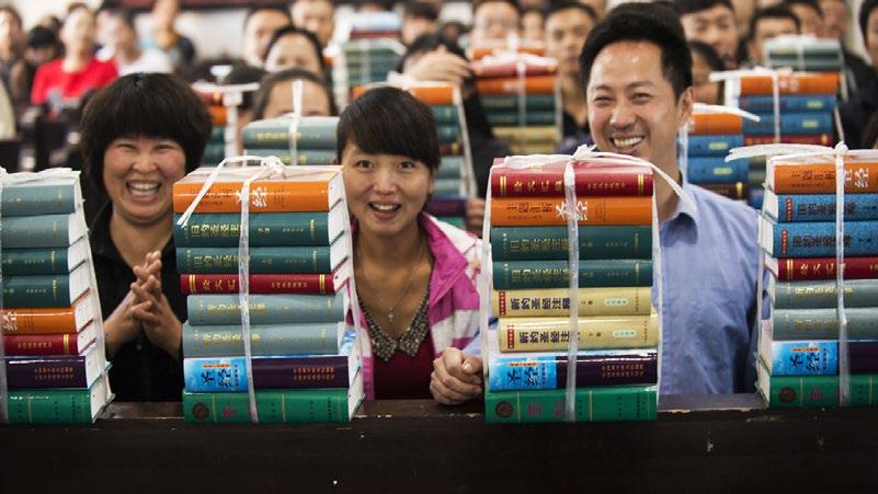 Dia 12 Kiinan kasvava kirkko tarvitsee tukea työntekijöittensä koulutukseen ja materiaalia raamattuopetukseen.