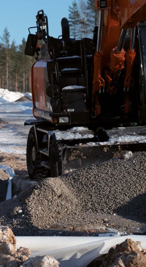 Ramirentin vuosikertomus 2018 17 Liikevaihto Miljoonaa euroa Vertailukelpoinen liiketulos (EBIT) Miljoonaa euroa Vertailukelpoinen sitoutuneen pääoman tuotto, ROCE % 300 250 200 150 100 201 225 237