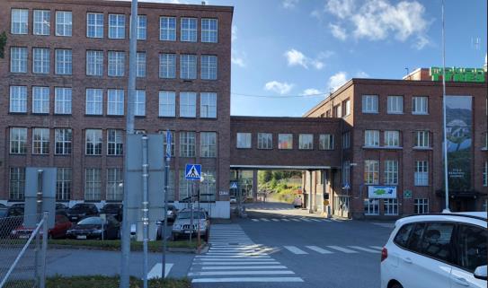 Julkisivu luoteeseen Näyttävin julkisivu suuntautuu