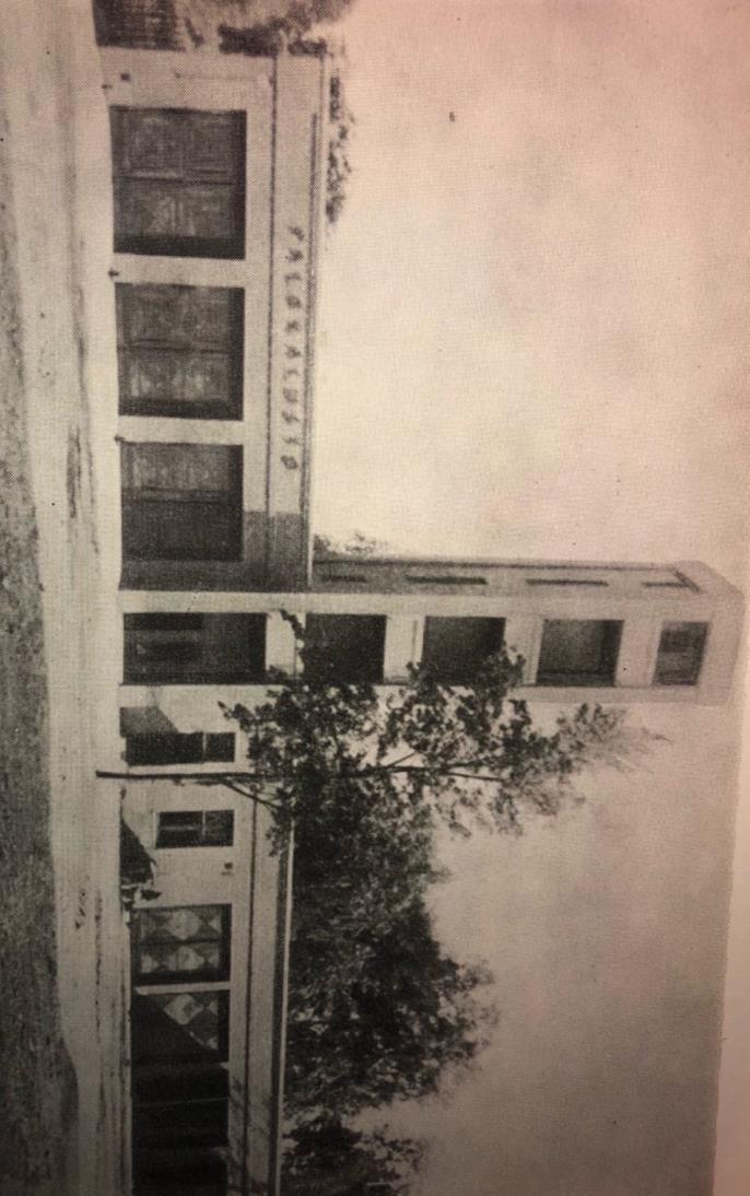 Kuva: 35 Paloaseman pääjulkisivu kuvattuna 1940-luvulla.