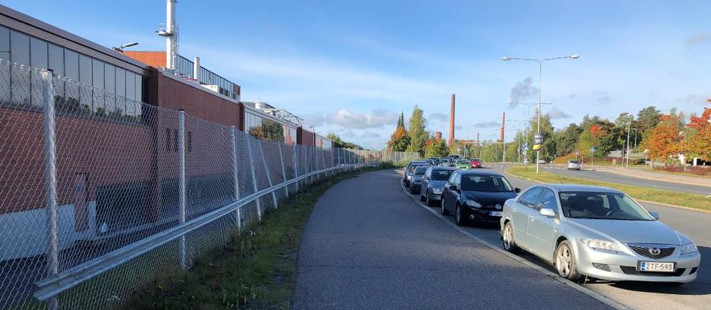Kuva: 5 Kumitehtaan noin 500 metriä pitkä julkisivu Pirkkalaistien varrella rajaa Nokian