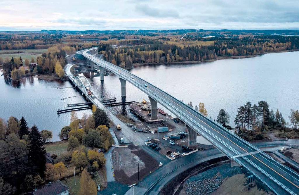 Sillan valmistuttua Hieno, kertakaikkisen upea luomus kaikkinensa <3 Jone P. Hymyssäsuin tuli huristeltua sillan yli! Oli tosi komea! Hyvää työtä!! Sera K. Hieno! Kyllä uutta siltaa pitkin tulee olemaan nautinto huristella Tuula V.