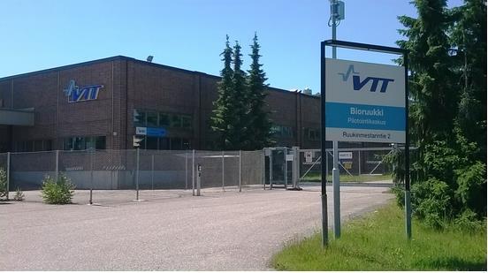 6 2.5 VTT Bioruukki VTT Bioruukki on Espoon Kivenlahdessa sijaitsevan teknologian tutkimuskeskuksen VTT Oy:n yksi merkittävimmistä investoinneista tällä vuosikymmenellä (Kuva 3), ja se on