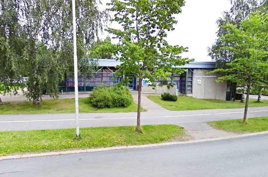 SUUNNITTELUALUE Suunnittelualueena on Keravan seurakunnan omistama tontt, joka rajautuu Koivikontiehen ja Männiköntiehen sekä Saviontaival-nimiseen keyenliikenteenraittin Salavapuiston reunalla.