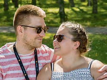 10 Avec 1/2019 Avec 1/2019 11 Teksti ja kuva I ERJA TAURA-JOKINEN Emme enää silitä vaatteita vaan toisiamme! Aviopolis-avioparikurssi 15. 16.