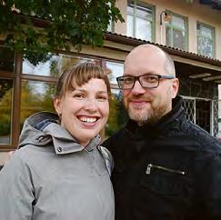 Saman katon alle saapuessa mies kaipaa paitsi vaimonsa ja lastensa läheisyyttä myös lepoa ja aikaa itselleen.