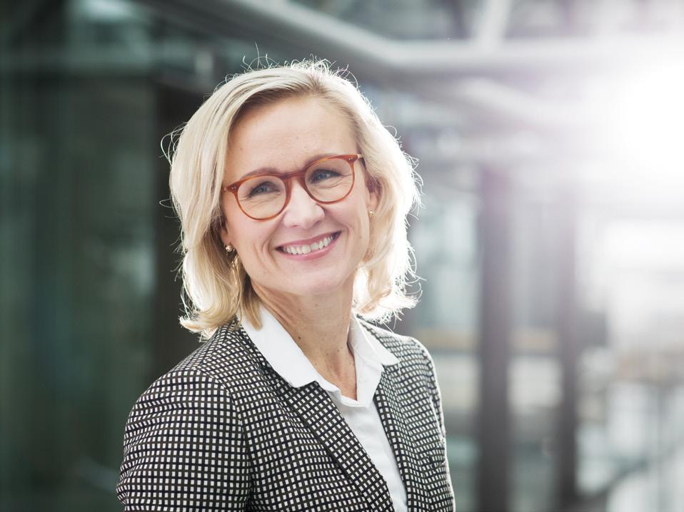 ICT-johtaja 2005 2008; Huhtamäki-konserni, talouden, rahoituksen, ostotoiminnan ja sijoittajasuhteiden johtotehtäviä Suomessa 1994 2004 ja Brasiliassa 1999 2002 s.