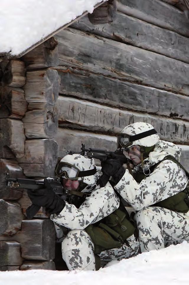 Jalkaväki Jalkaväki muodostaa Maavoimien rungon. Taistelussa sen tehtävänä on yhteistoiminnassa muiden aselajien kanssa torjua ja lyödä vihollinen.