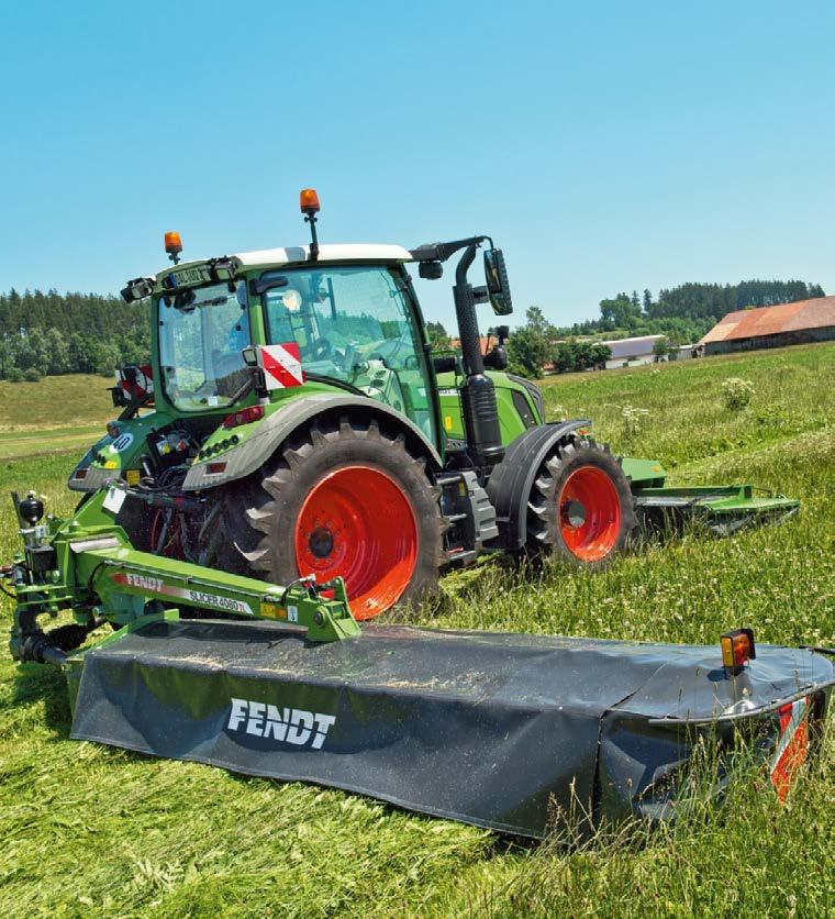 Aktivoimalla hydrauliventtiilin ja ajamalla vähän taaksepäin niittokone palaa takaisin työasentoon. Hyvä kuljetusasento Kuljetusta varten Fendt -niittokoneen voi kääntää helposti taaksepäin yli 90.