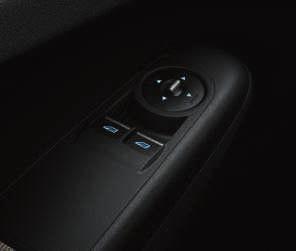Sisävarusteita Trend-varusteiden lisäksi/sijaan Automaatti-ilmastointi Ford SYNC 3, radio,