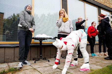 Näiden lisäksi vietetään mukavaa aikaa yhdessä tehden, pelaten, uiden Leirimaksu sisältää: ensiapukurssit todistuksineen, leiriohjelman, matkat Joensuu Viro Joensuu, ruokailut,
