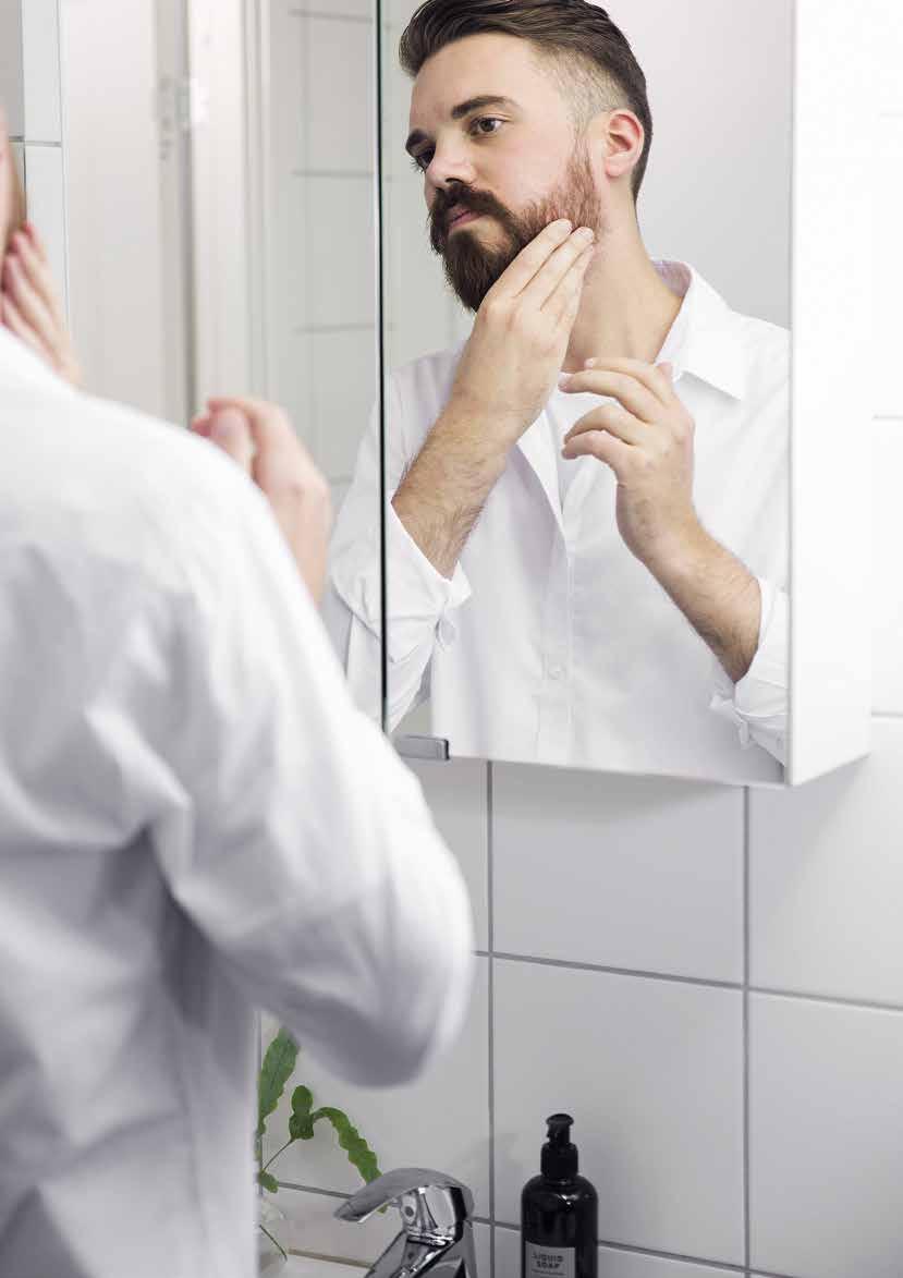 Skanska Design Harmony Kylpyhuone ja wc Valoa heijasteleva kiiltävän valkoinen laatta luo raikkaan ilmeen kylpyhuoneeseen.