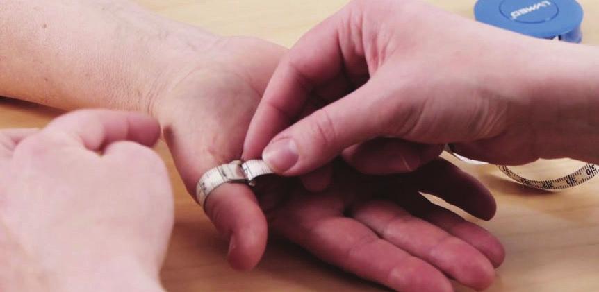 R37-L39/ L37-39 Kolme pikkusormen nivelten ympärysmittaa, tyvestä sormenpäähän edeten.