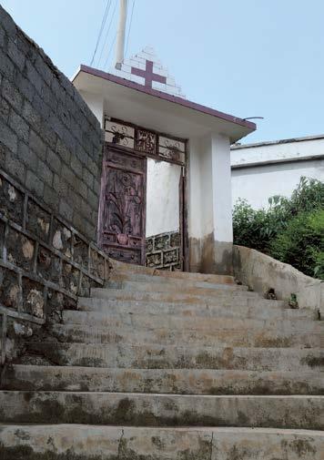 KIRKKO Kiinassa Vieraasta omaksi Teksti: Satu Toukkari Protestanttinen kirkko syntyi Kiinaan jo 200 vuotta sitten.