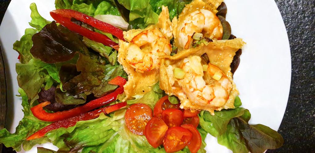 UNSERE REZEPTEMPFEHLUNG SCHNELLES, EIWEISSREICHES GARNELEN- OMELETT MIT EINEM HAUCH VON ASIEN FÜR 4 PERSONEN Zutaten 400 g Garnelen geschält (alternativ können auch Nordseekrabben verwendet werden) 6