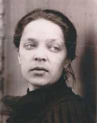 Kuopiossa perhe asui isän työn vuoksi vuoteen 1884, minkä jälkeen perhe muutti takaisin Helsinkiin. Isä Alexander Thesleff toimi tie-ja vesirakennushallituksen ylitirehtöörinä.