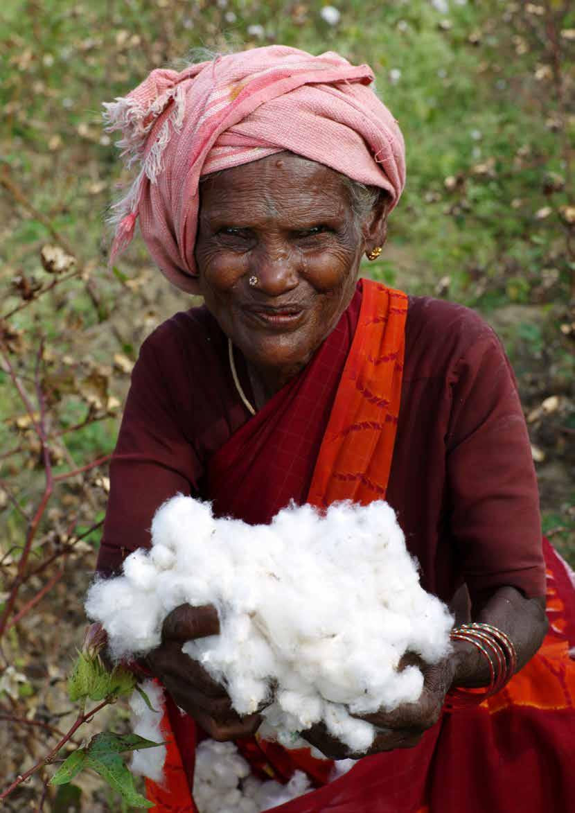 VALITSEMALLA COTTOVERIN: VÄHENNÄT maapallon luonnonvarojen tarpeetonta käyttöä valitsemalla laadukkaat ja kestävät tekstiilit. TORJUT puuvillan viljelijöiden köyhyyttä oikeudenmukaisella korvauksella.