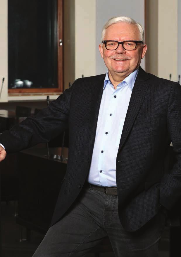12 JARI Elomaa 68v, yrittäjä, res.kapteeni politiikan konkari, Kaupunginhallituksen 1. vpj, Valtuustoryhmän pj.