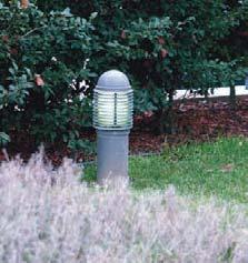 RS lumiinirunkoinen klassinen L-valaisin. Maalattu erittäin hyvin korroosiota ja UV-säteilyä kestävällä polyesterimaalilla. Ruuvit ruostumatonta terästä.