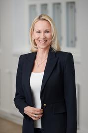 Piirros ohjeellinen, ei mittakaavassa Leena Pikkusaari Kiinteistönvälittäjä, LKV, OTM, MKT Helsingin OP-Kiinteistökeskus Oy LKV