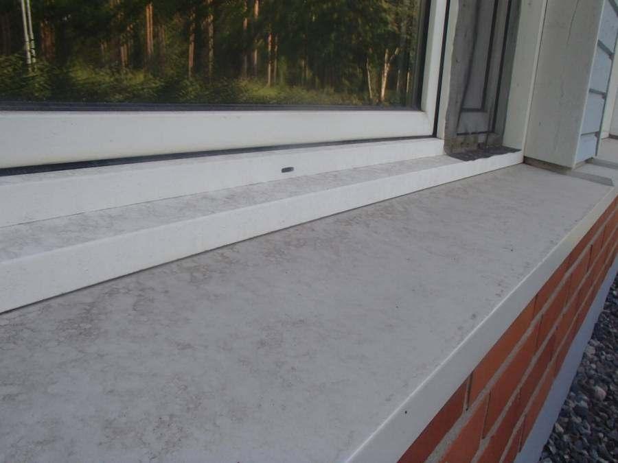 12 IKKUNAT JA ULKO-OVET PUITTEET, KARMIT JA LASIT Ikkunat ovat 3-lasisia lämpölasielementti-ikkunoita.