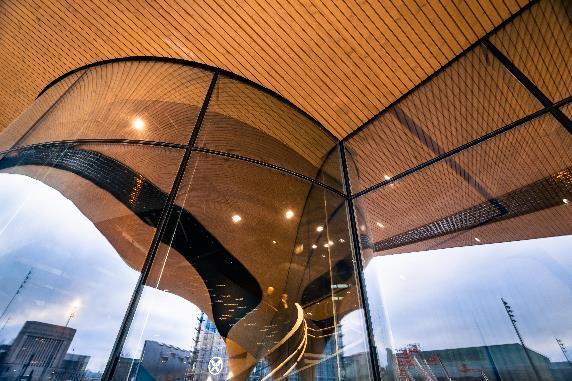 Yrityskauppa joka muuttaa markkinoita Merkittävimmät hyödyt Toisiaan hyvin täydentävät, yhdistetyt tuoteportfoliot mahdollistavat siirtymisen kohti kattavaa lasinjalostusteknologioiden tarjontaa