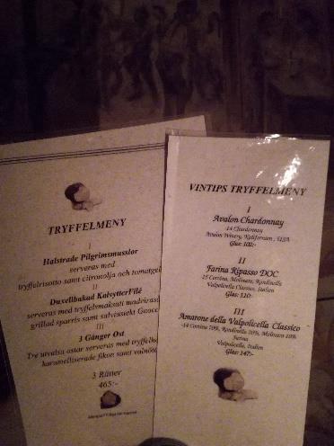 Tryffelmenu Munkkällar (Lehtomäki 2017) Lisäksi tuoreita tryffeleitä ja jatkojalostettuja tryffelituotteita oli myytävänä tryffelifestivaalien aikana kauppakeskuksen käytävällä järjestetyillä