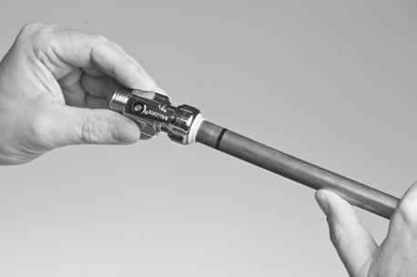 28 mm noin 31 mm Tukiholkki: Käytä aina tukiholkkia hehkutetun kupariputken ja PEX-putken kanssa.