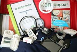 Konstikoppia on nyt kaksi! Vallin Ikäteknologiakeskuksen Konstikoppa on matkalaukun muodossa kiertävä teknologianäyttely.