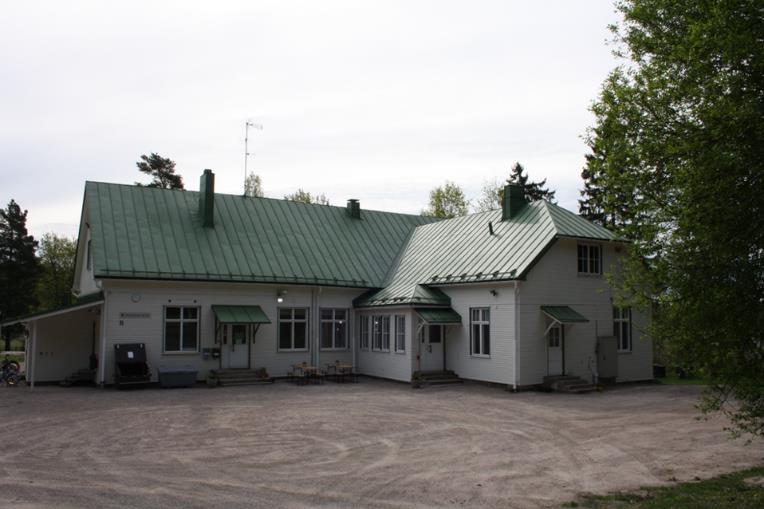Rödskogs skola Vanha rakennus valmistunut 1917 Siirtokelpoinen rakennus 2015 Asiakaspäällikkö: Tuuli Nylander Rakennepäällikkö: Vesa Pyy Tontti on
