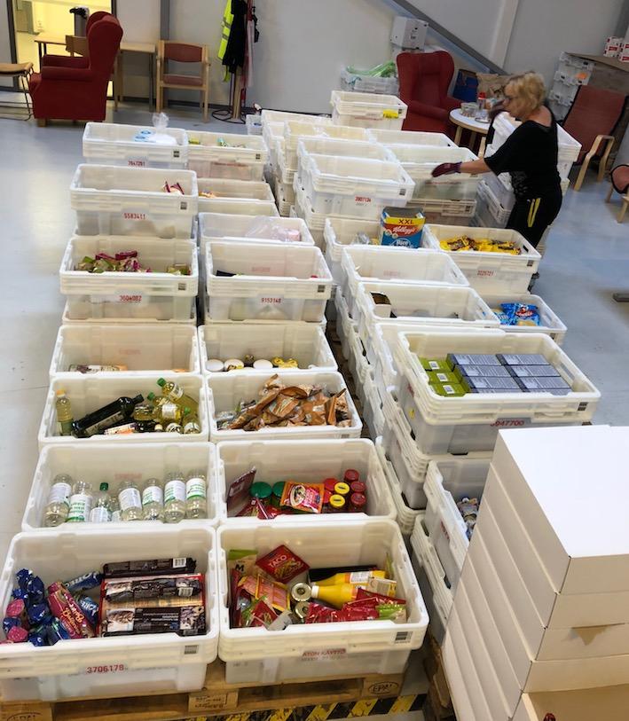 3.3.4. Keskitetty jakelu ja hävikkiterminaalin toiminta Yhteisen pöydän toimintamallin perusajatus kiteytyy hävikkiruoan keskitettyyn logistiikkaan ja hajautettuun jakeluun.