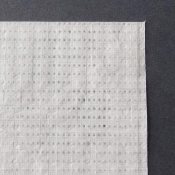 Silikonipaperi Valkoinen 70 g/m² paperi, molemmin puolin tarttumaton pinta, vedenpitävä. Tarpeellinen, kun halutaan estää sideaineiden tarttuminen vastakkaiselle pinnalle. Rulla 50,0 x 1,04 m.