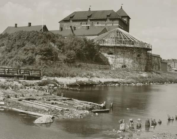 Vanajaveden 1700-luvun maantiesilta Sotapäällikkö Löwen ehdotti Vanajaveden ylittävän huonokuntoisen sillan siirtämistä lä hemmäs linnaa, aivan sen kaakkoispuolelle.