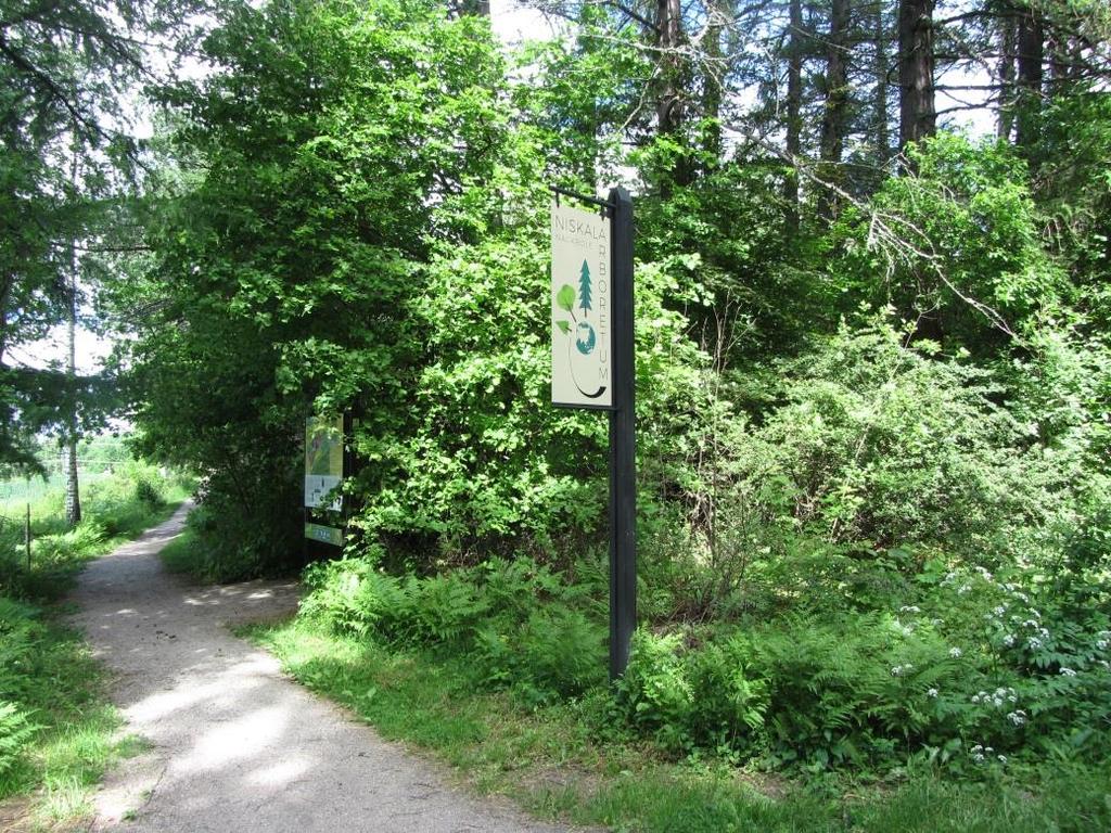 Vantaanjoen rantavyöhykkeen luonnonsuojelualueilla käytetään erityisrakenteita, kuten puisia pitkospuita, esimerkiksi Ruutinkoskella.