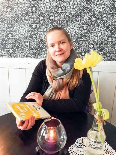 4 Uusia julkaisuja 1 2019 IKKUNOITA ARKEEN JA ELÄMÄÄN Teksti ja kuva: Anna Illikainen Toim.