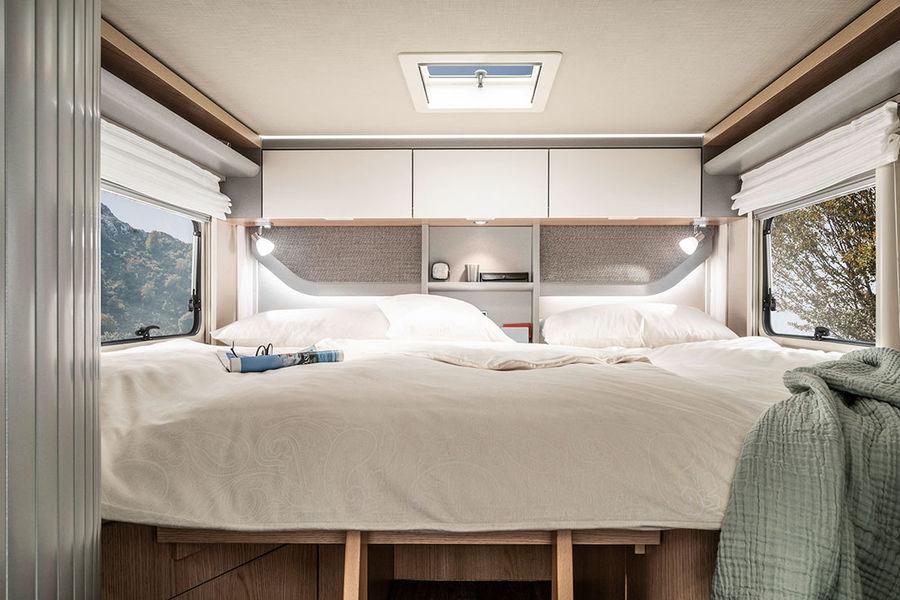 Erillisvuoteet voidaan HYMER Tramp GL 578 Ambition -mallissa vakiovarusteisen