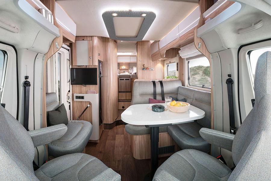 Sisustusnäkymiä HYMER Tramp CL Ambition Suuri ja tilava HYMER Tramp CL ihastuttaa avoimella ja